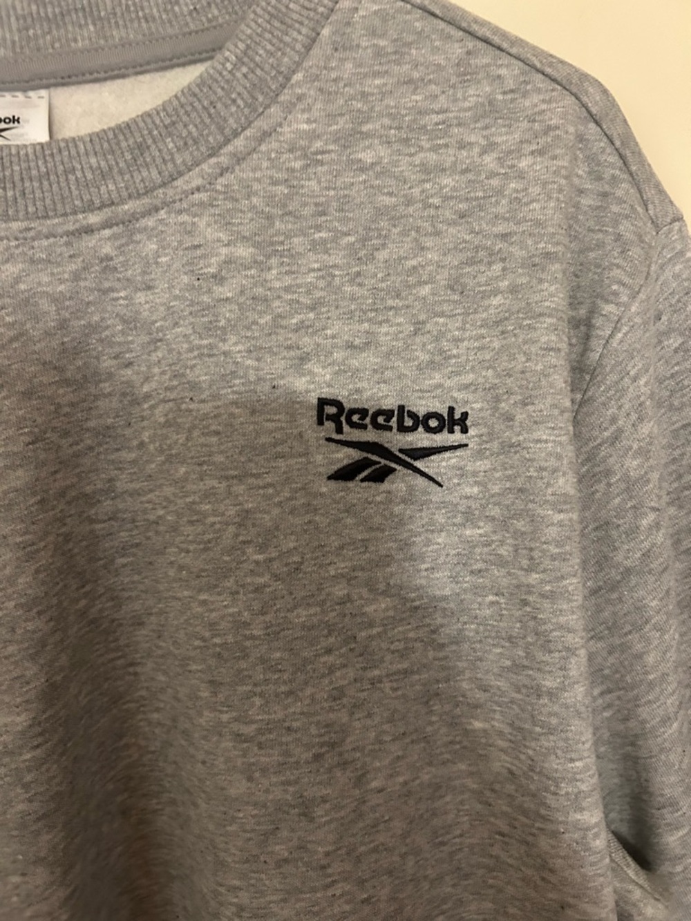 Grey unisex medium Reebok sweat shirt new - Picture 2 of 3